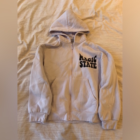 Supper cute Zara girls light pink zip up hoodie. Soft fabric with design - Picture 1 of 3